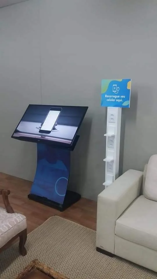 totem touch screen aluguel