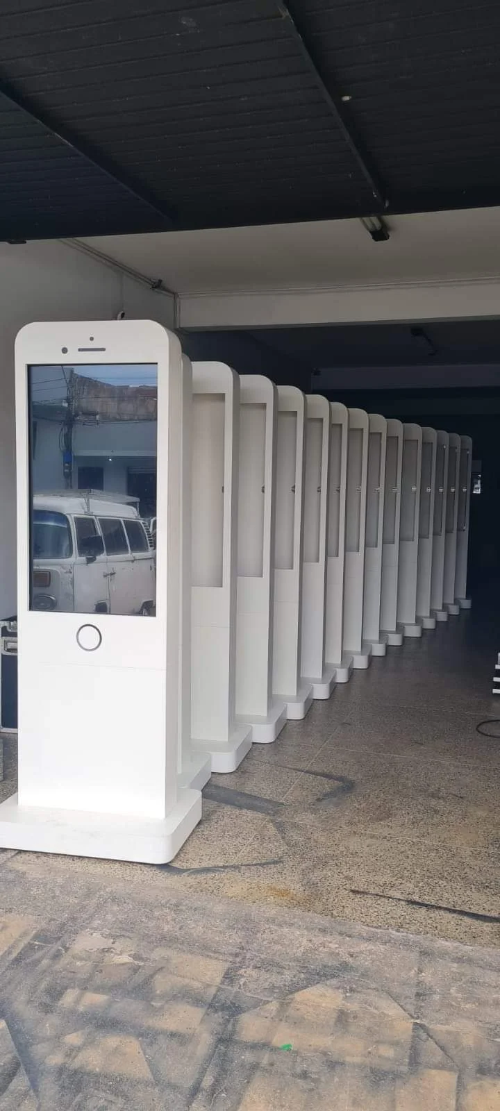 totem touch screen aluguel